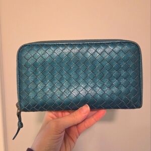 Bottega Veneta Intrecciato Teal Metallic Leather Woven Zippy Wallet 8 Card